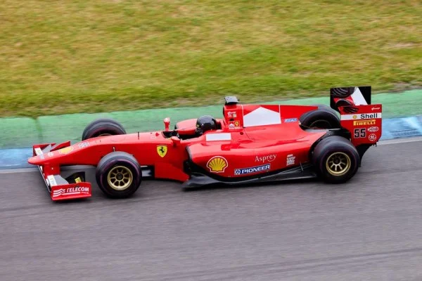 F1新加坡大奖赛阿隆索参赛与阿斯顿马丁升级分析及滨海湾展望